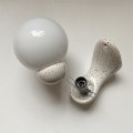 para ceramicznych nakrapianych kinkietów vintage