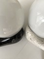Para ceramicznych nakrapianych kinkietów prl